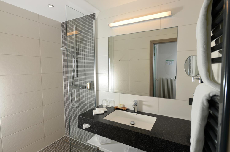 Bathroom 14