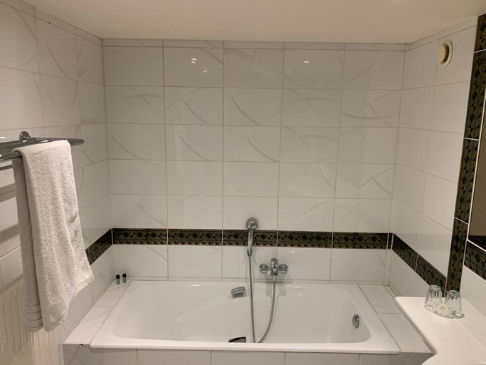 Bedroom 2, Hotel Le Moulin Des Ramiers, Namur