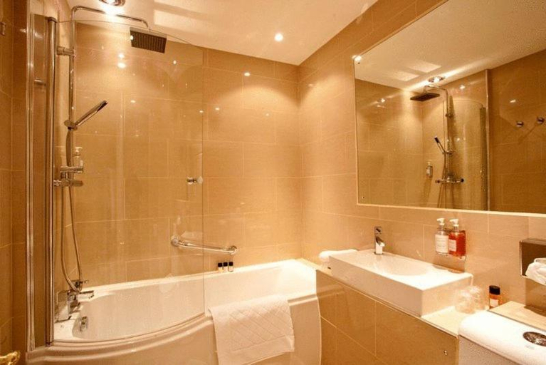 Bathroom 3, The Blueberry Hotel, Rhondda, Cynon, Taff