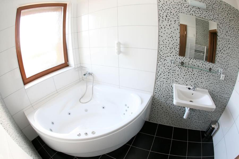 Others 2, Grand hotel/pension, Galanta