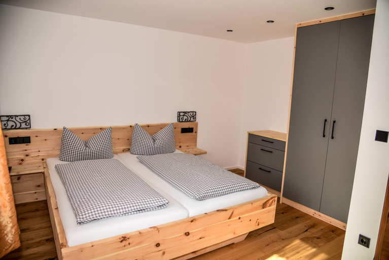 Bedroom 5, Ferienhof Dirnberg, Rosenheim
