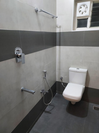 Bathroom 3, Srirangam Service Apartment, Tiruchirappalli