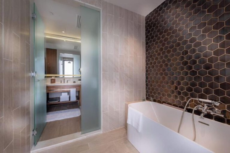 Bathroom 18