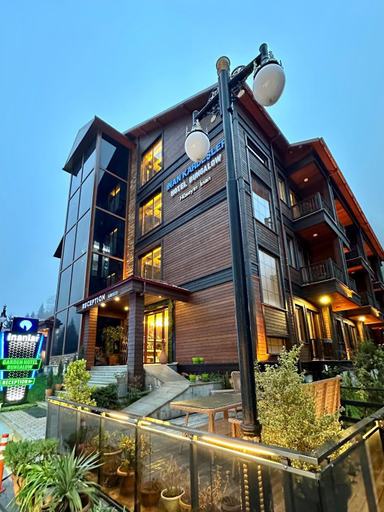Exterior & Views