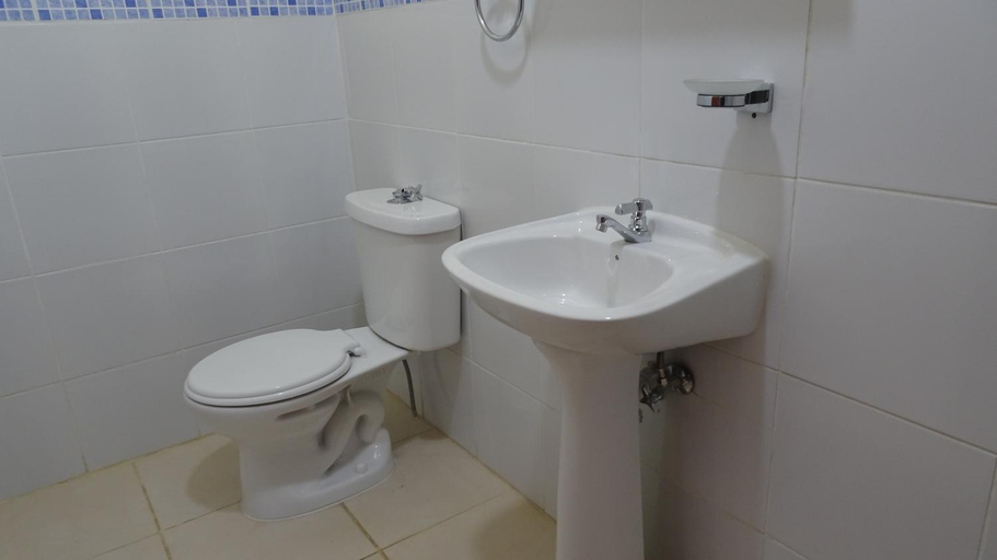 Bathroom 4, Posada Estrella, Salinas