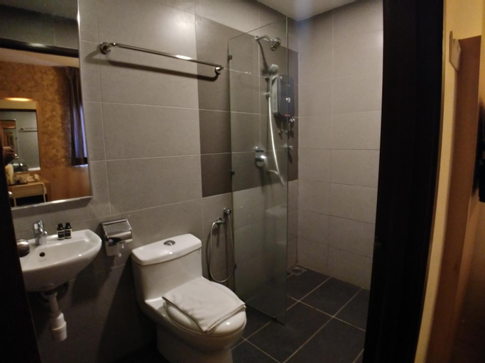 Bathroom 15