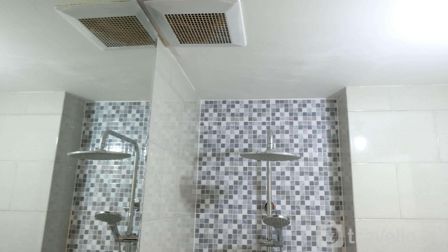 Bathroom 2, Studio Supermall Mansion Benson Tower By Travelio, Surabaya