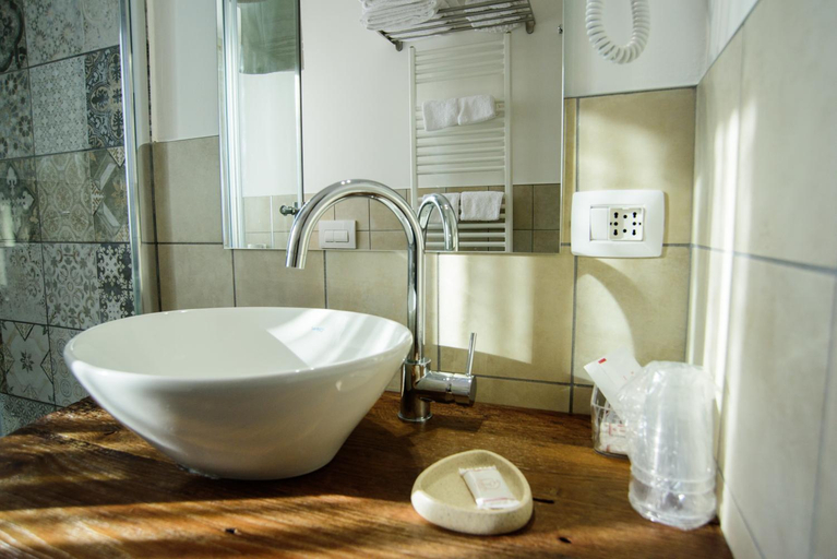 Bathroom 5, Le Vigne Sull'Adda, Bergamo