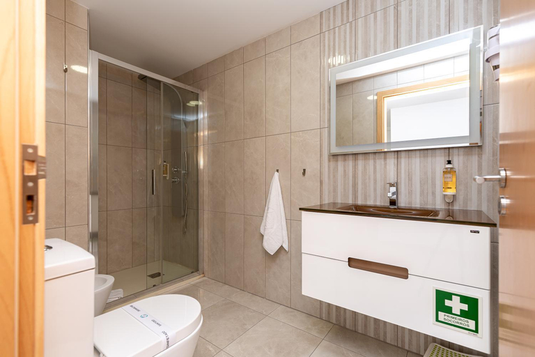 Bathroom 3, Feel Porto Corporate Housing Marques, Porto