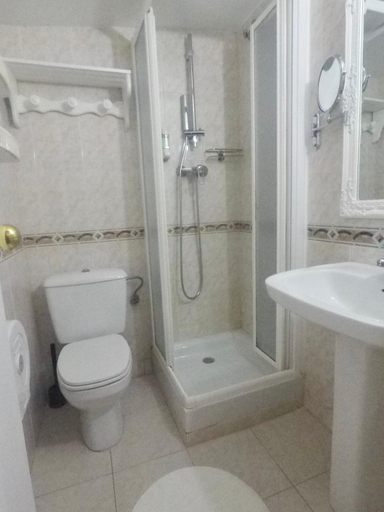 Others 5, Hostal Lleida, Barcelona