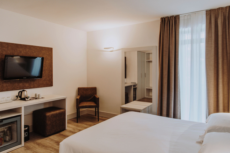 Bedroom 3, Bella Hotel & Restaurant, Brescia