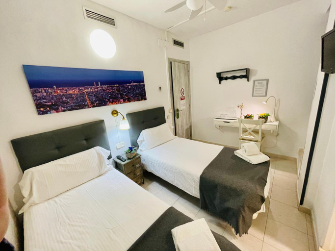 Others 4, Hostal Lleida, Barcelona