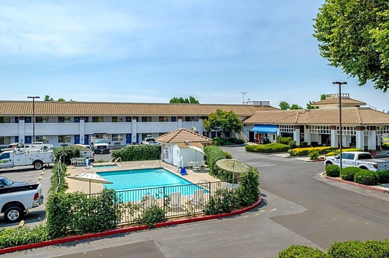 Exterior & Views 1, Motel 6 Oakdale, CA, Stanislaus