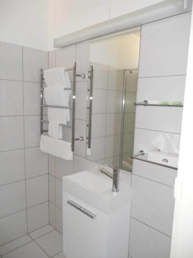 Bathroom 3, Cottonwood Motor Inn, Mildura - Pt A