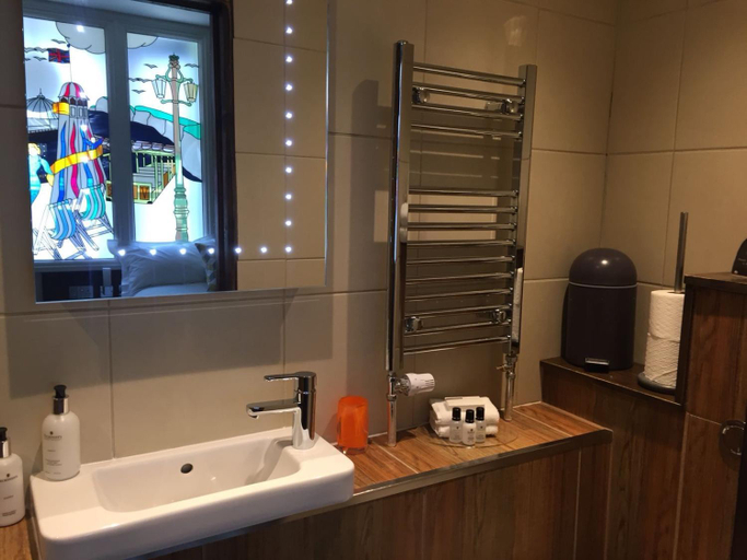 Bathroom 3, Guest And The City, Brighton and Hove