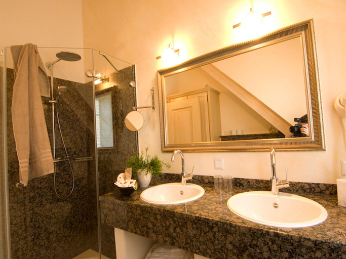 Bathroom 2, Hotel Hirschen Horn, Konstanz