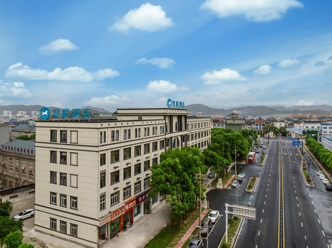 Exterior & Views 20