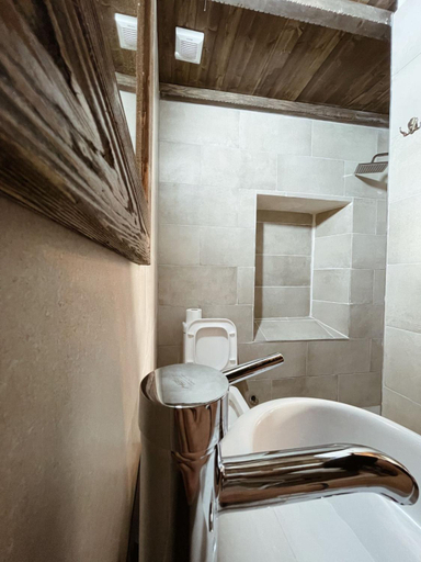 Bathroom 4, Tradita e Beratit, Beratit