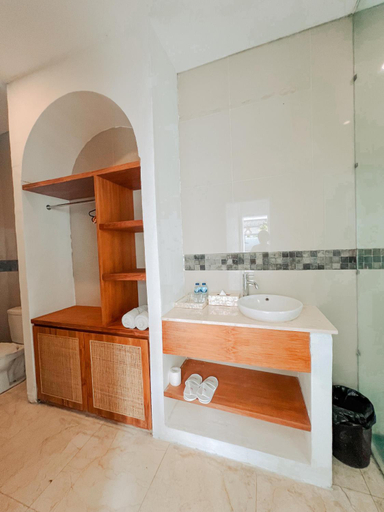 Bathroom 5, Apple Villas & Apartments, Badung