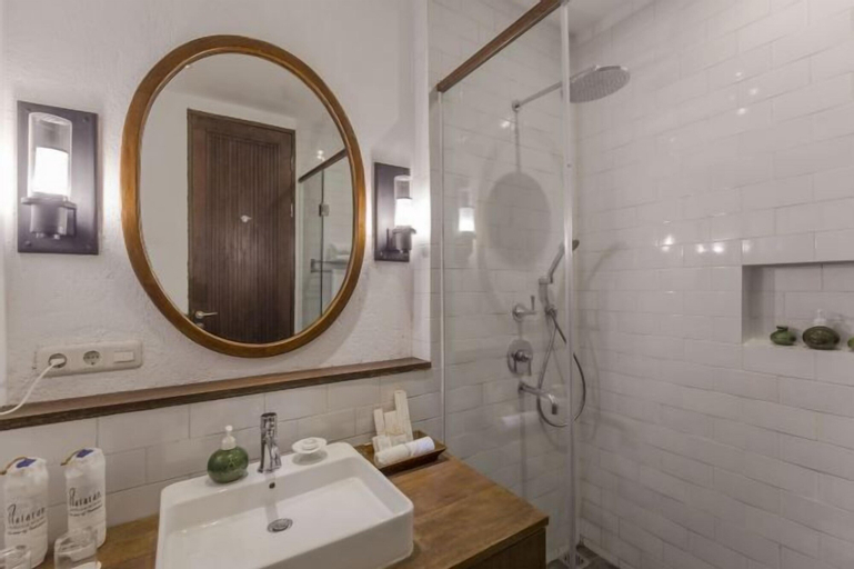 Bathroom 28