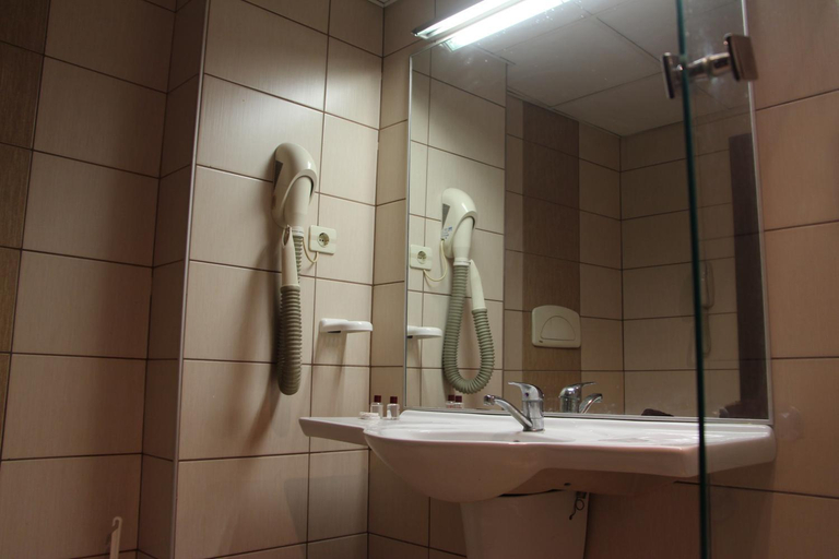 Bathroom 4, Hotel Akyuz, Çankaya