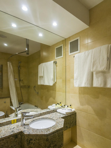 Bathroom 19