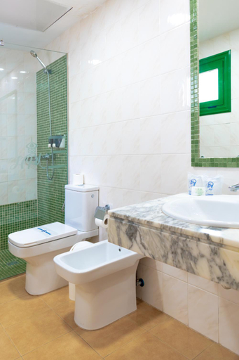 Bathroom 4, Hyde Park Lane, Las Palmas