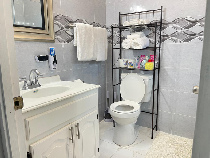 Bathroom 3, Elizabeth Retreat - Island time