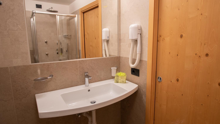 Bathroom 4, Bellevue Hotel, Trento