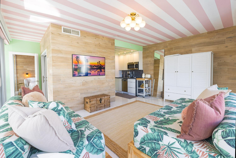 Others 2, Boutique Suite with Huge Terrace and Rooftop Pool, Miami-Dade