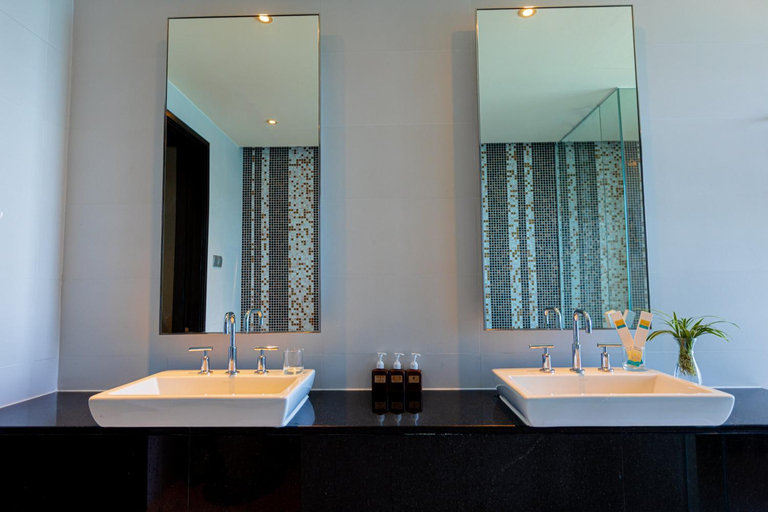 Bathroom 7