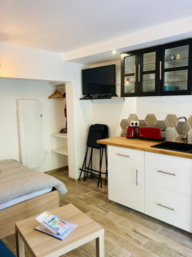 Others 4, Appart'Hotel au Pradet, Var