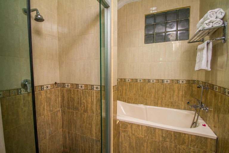 Bathroom 12