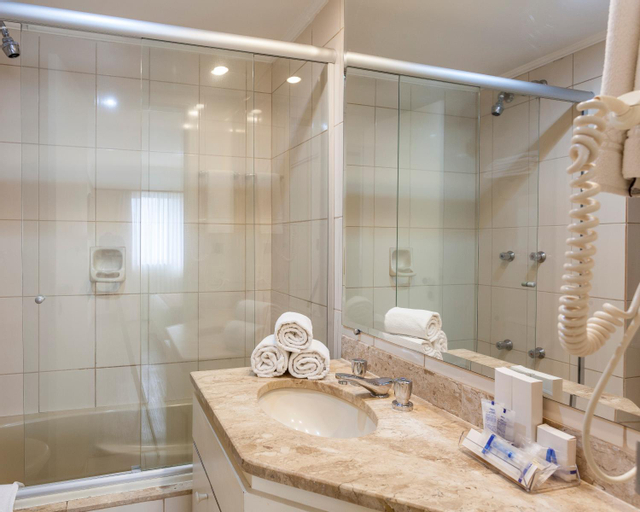 Bathroom 10