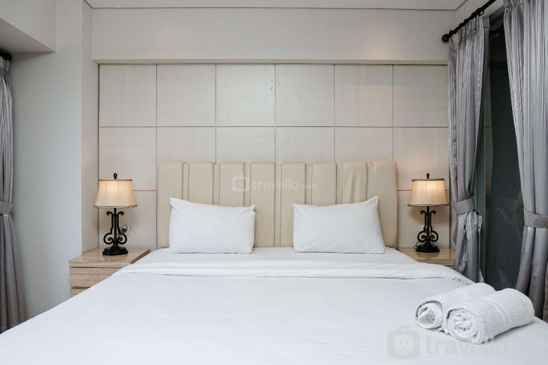 Bedroom 1, Stunning 2BR Loft at Maqna Residence By Travelio, West Jakarta