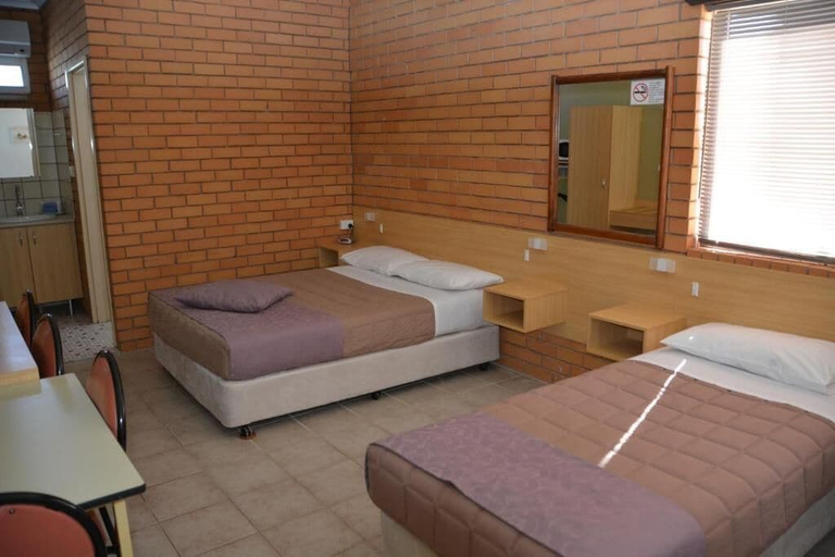Bedroom 5, Grong Grong Motor Inn, Narrandera