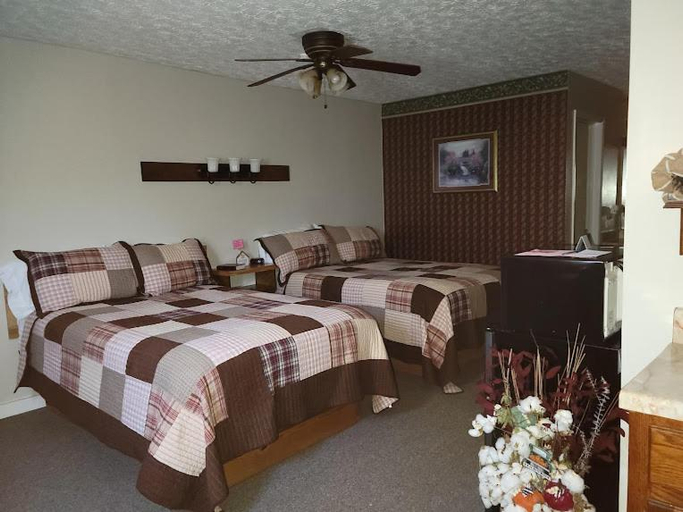 Bedroom 4, Bay Springs Country Inn & Marina, Cherokee