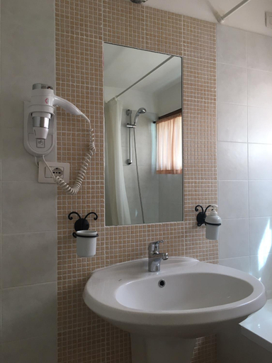 Bathroom 12