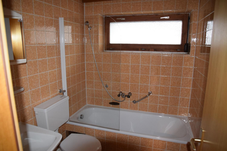 Bathroom 2, Gastehaus Wolf, Reutte
