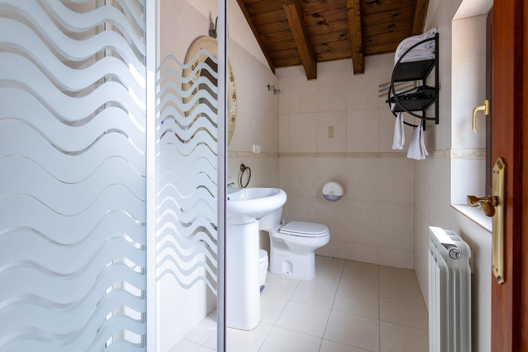 Bathroom 4, Posada 3 Valles, Cantabria