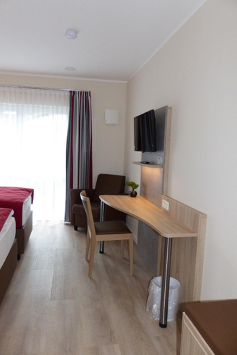 Bedroom 5, Ladiges Gasthof, Pinneberg