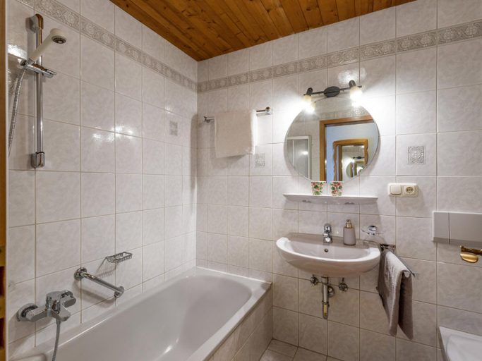 Bathroom 3, Gastehaus Gerti, Rosenheim