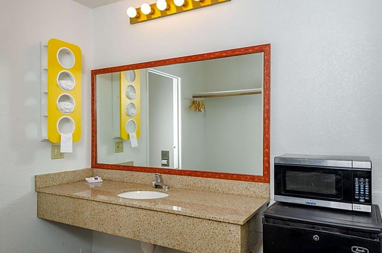 Bathroom 4, Motel 6 Oakdale, CA, Stanislaus
