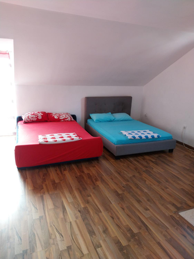 Others 4, Apartmani Zelenika