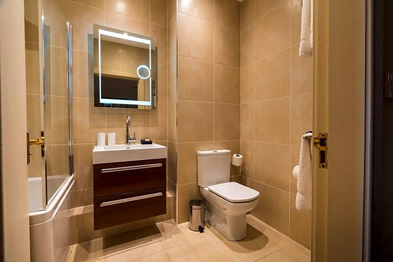 Bathroom, Inver Lodge Hotel, Highland