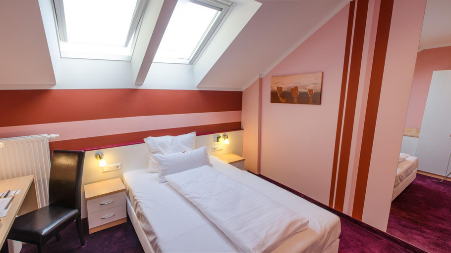 Bedroom 2, Hotel Residenz Hossinger, Sankt Pölten Land