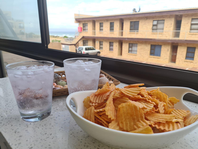 Food & Drinks 5, Blue Horizon 12, Cacadu