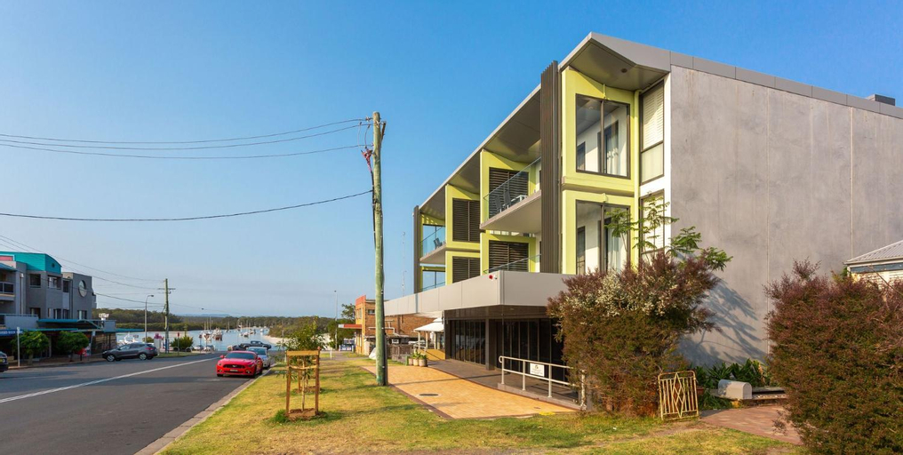 Exterior & Views