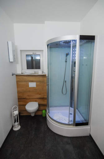 Bathroom 13