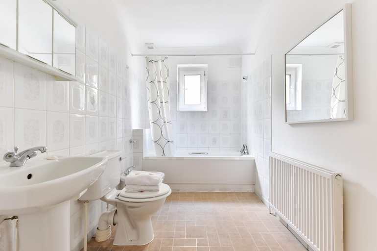 Bathroom 2, Regents Canal Apartments, London